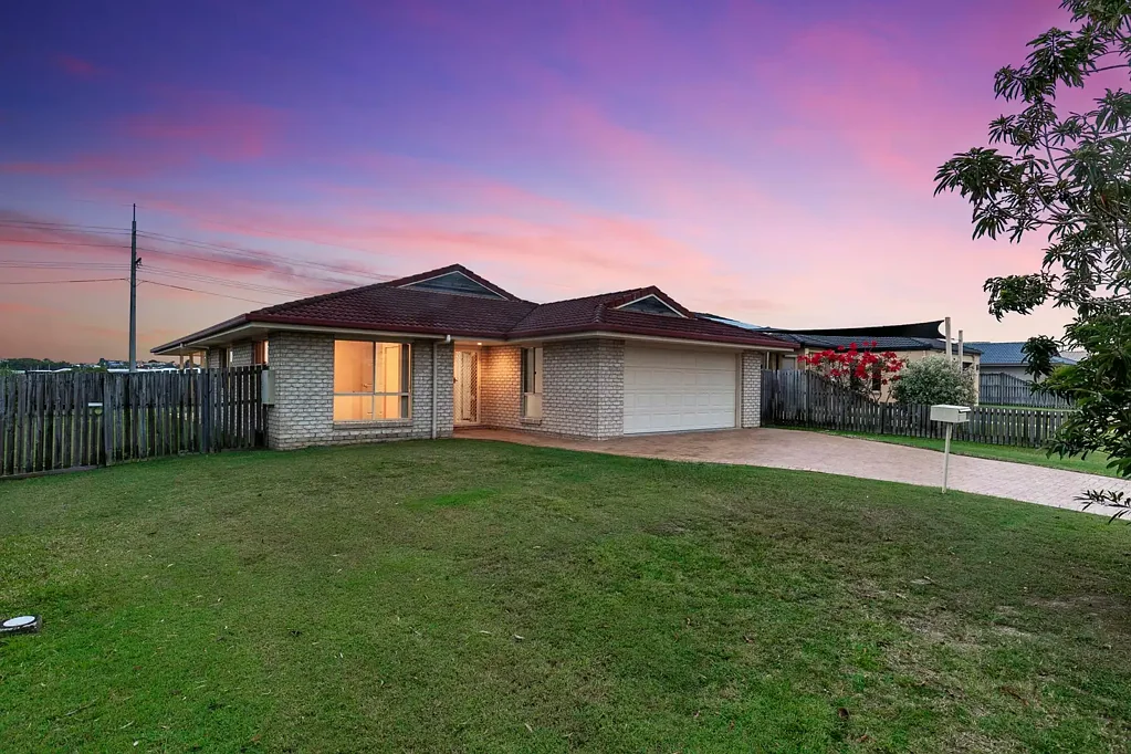 CENTRAL HERVEY BAY - SPACIOUS HOME
