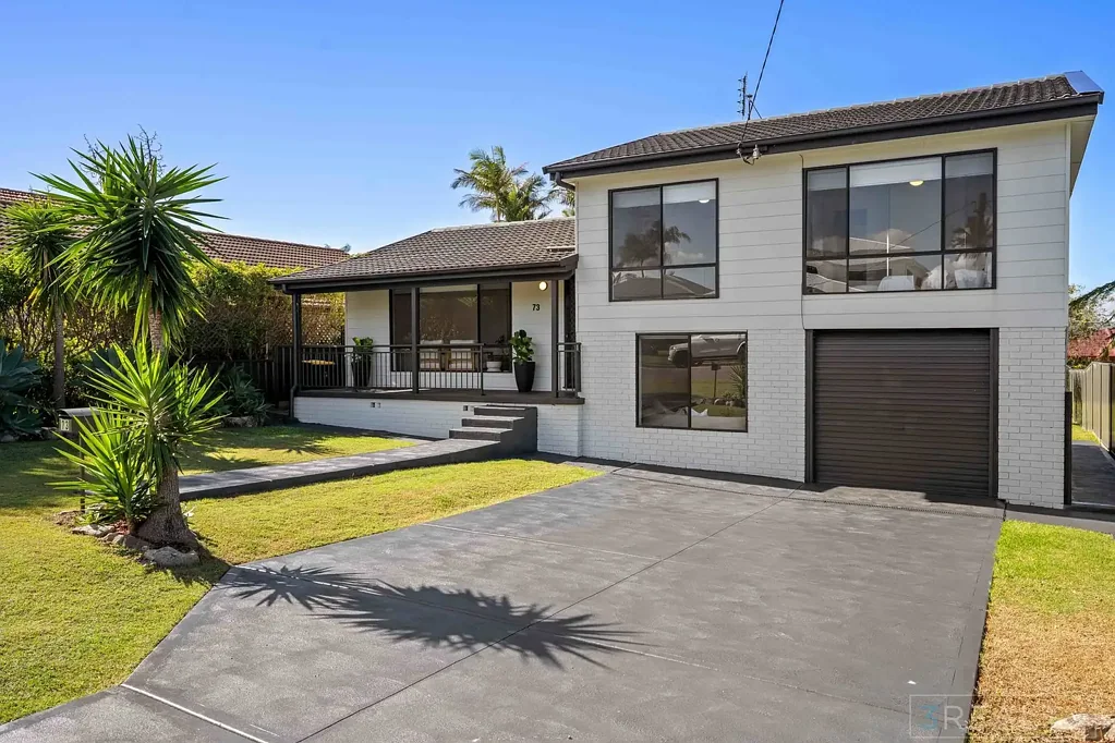 Caves Beach 3房  Prime Coastal Living in a Highly Sought-After Caves Beach Location