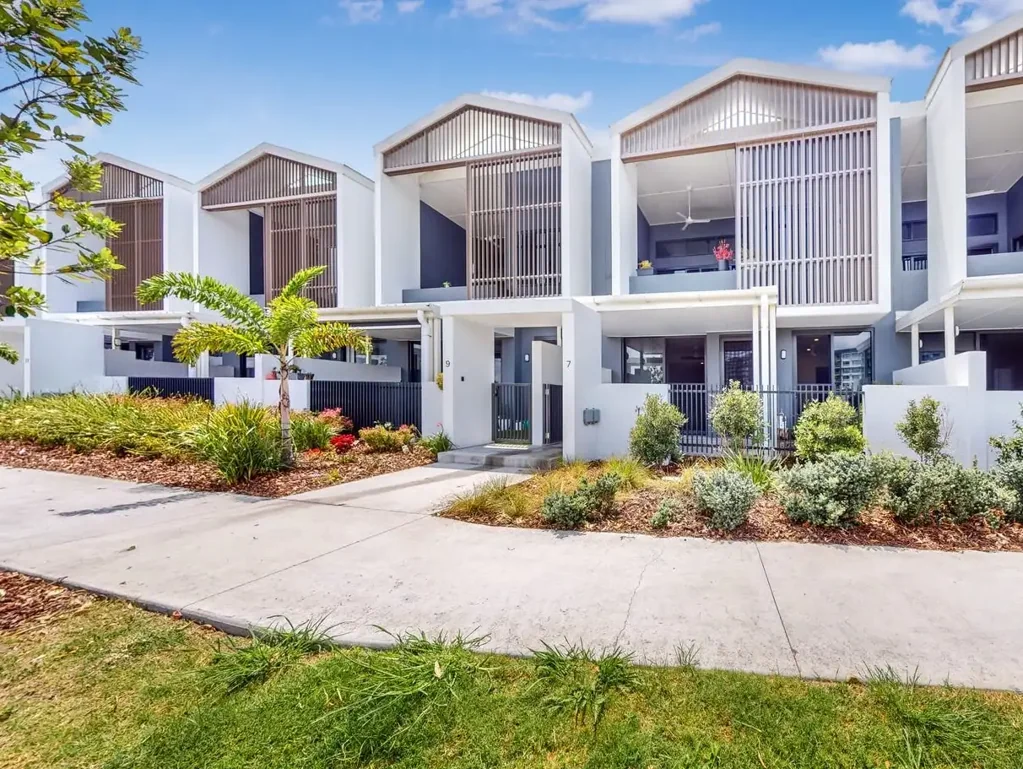 Birtinya 2침실 Premium Waterfront Townhouse Living in the Heart of Birtinya
