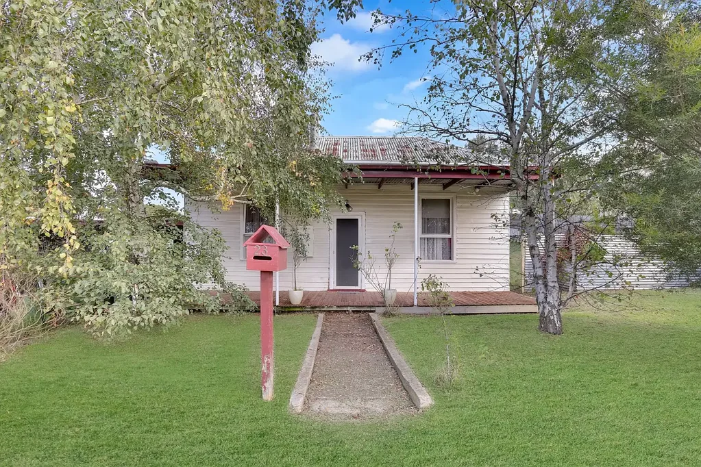 Wonthaggi 3房  Heritage Haven: A Historic Residence Steeped in Wonthaggi&apos;s Legacy