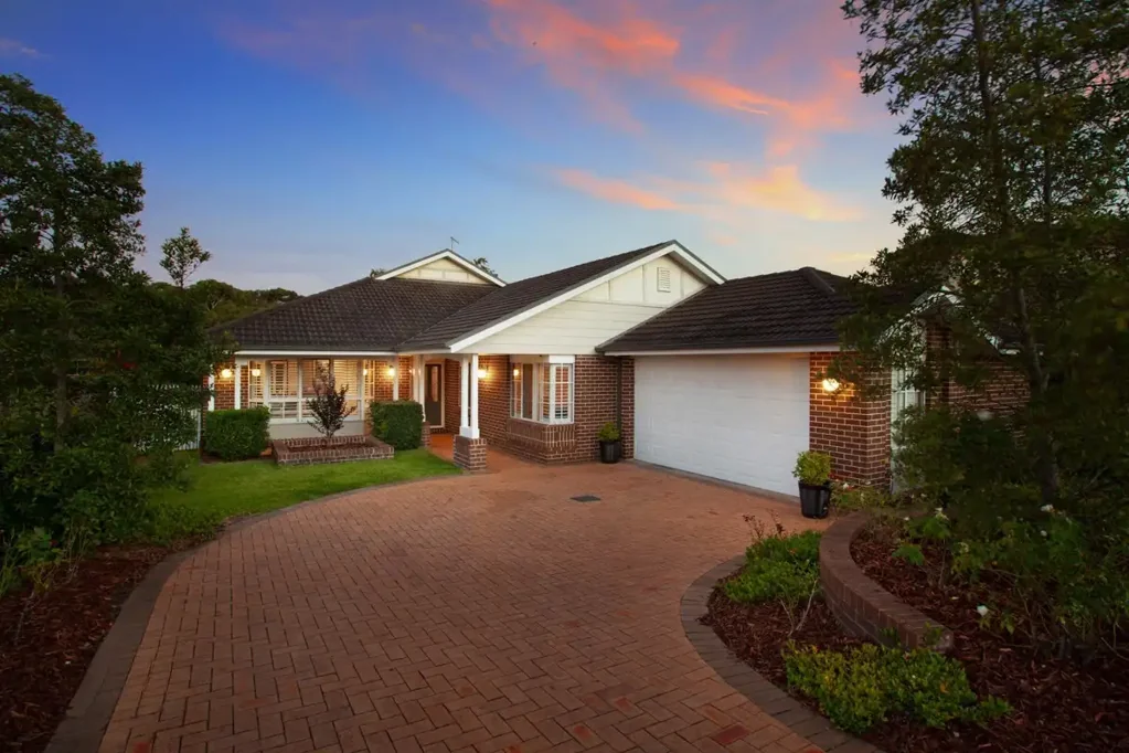 North Kellyville 4 Bedroom Stylish & Spacious Family Retreat