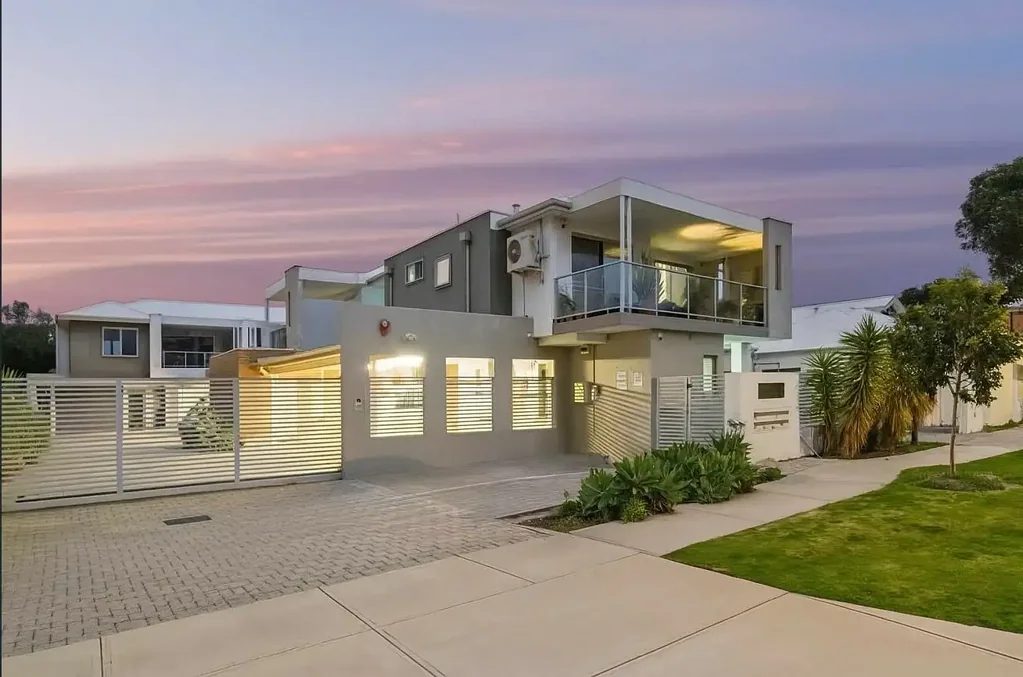 CONTEMPORARY APARTMENT!