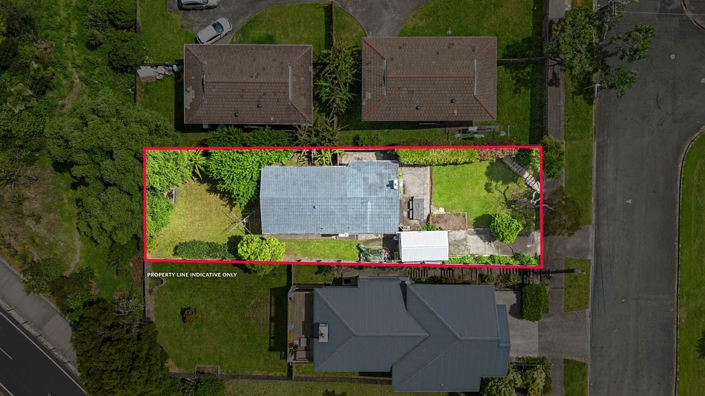 Point Chevalier 3Zimmer $1,295,000 - Land bank, develop or add value