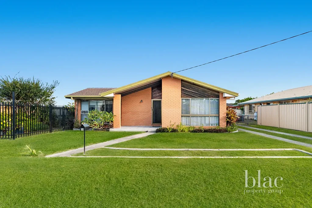Deception Bay 3房 610平米实用地块 宽敞多区布局 主卧带步入式衣帽间 全屋分体空调 前后院空间充足 地理位置便利 Spacious Lowset Living with Multiple Living Areas, Solar & Comfort Year-Round