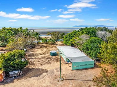 29 Batley Parade, Beach Holm, QLD 4818, 2房, 1浴, House