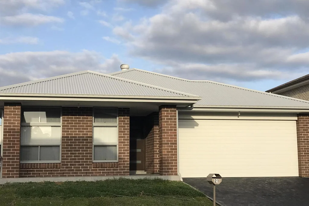 FAMILY HOME LOCATED IN EXCLUSIVE "GRANTHAM FARM ESTATE" NEAR RIVERSTONE