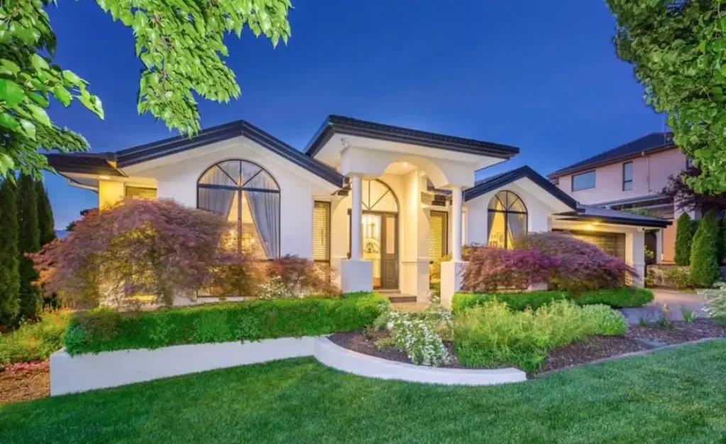 Sophisticated and Refined Family Home � Stunning Five Bedroo