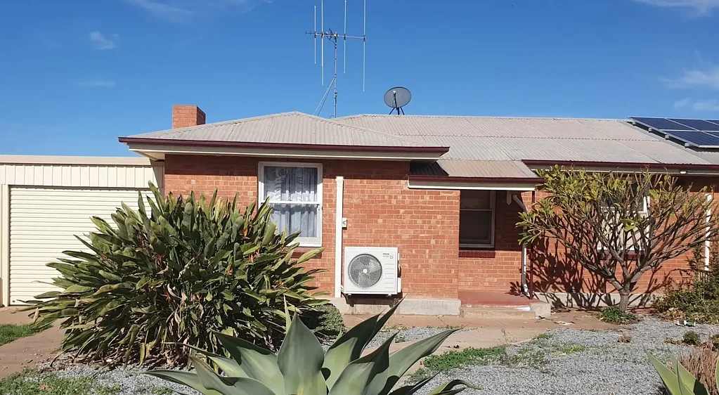 Whyalla Stuart 3 Bedroom A NICE NEAT CANVAS !