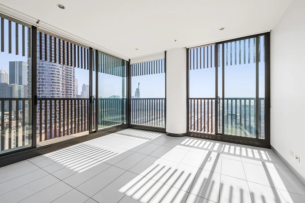 Carlton 2Moenga Modern Corner Apartment with Open Views