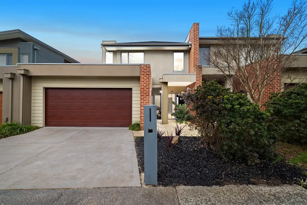 Rowville 3房 现代设计奢居 开放式生活空间 主卧套带阳台 全屋硬木地板 管道供暖舒适 家庭影院可选 低维护成熟花园 街道吸引力的立面 Versatile Spaces, Modern Comfort, Effortless Style