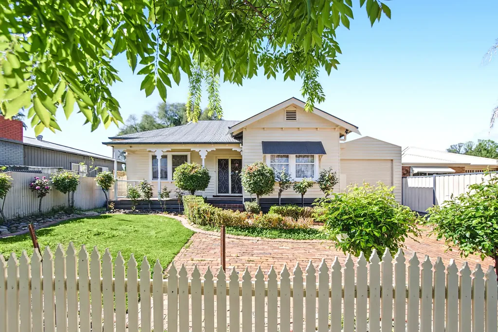 Mooroopna 3कमरा Charming Character Cottage in a Central Location!