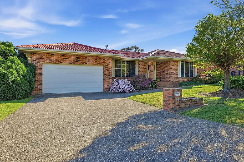 Orange 4Moenga Bel Air Family Home