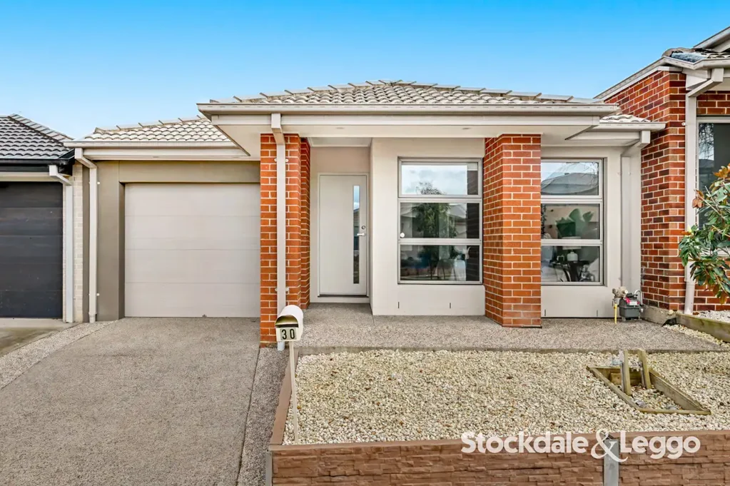Berwick 4 Slaapkamer Contemporary Comfort in the Heart of Minta Estate!