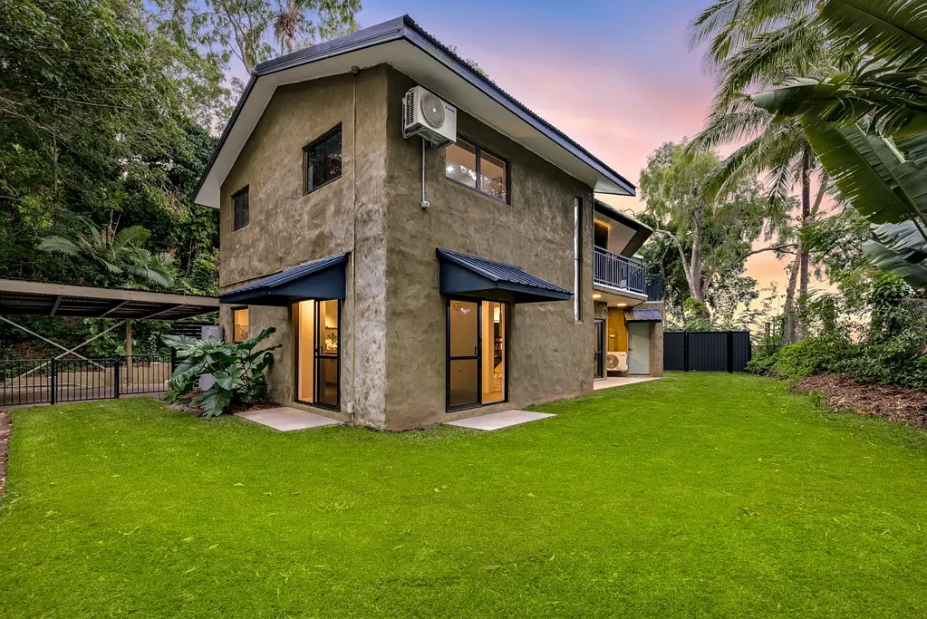 Edge Hill 3房  Spacious Contemporary Townhouse with Elevated City & Sea Outlook