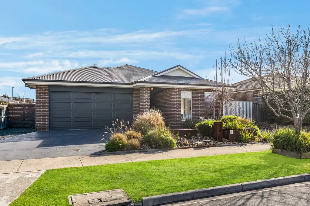 Bannockburn 4房  Spacious Family Living Close to Schools and Recreation Facilities