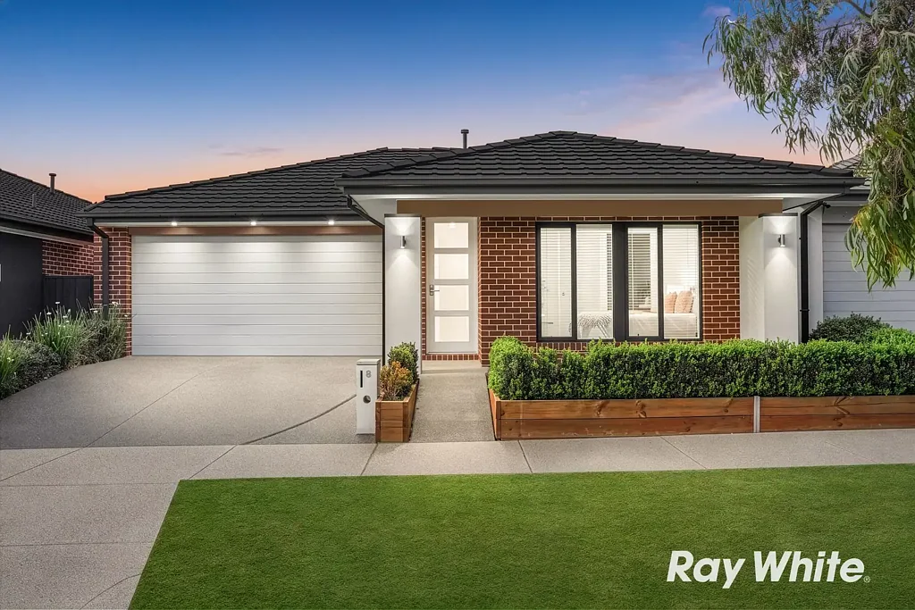 8 Beavers Street, Mickleham, VIC 3064