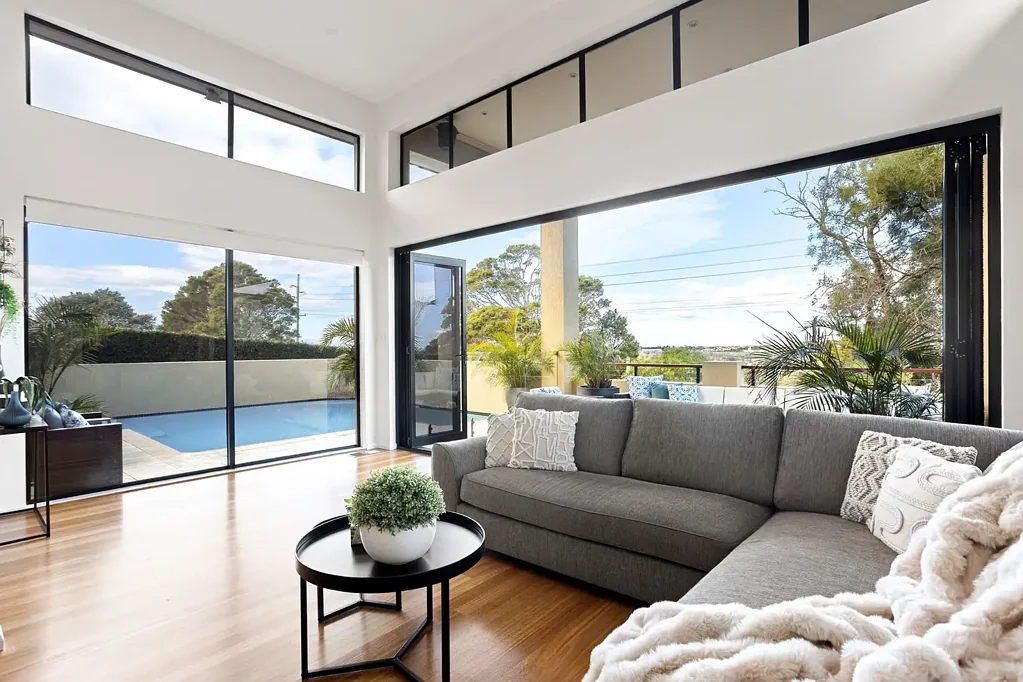 Mount Keira 5कमरा Peaceful tree-lined oasis with magnificent ocean & escarpment views