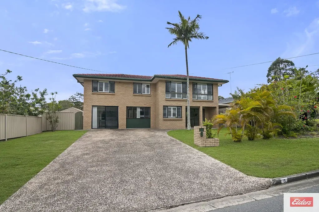 BEAUTIFUL DUAL LIVING HOME IN HIGHLY SOUGHT AFTER LOCATION!