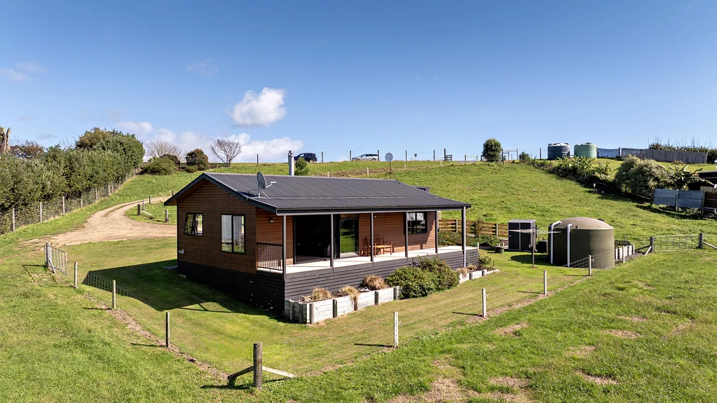 Waiotahe 2 Slaapkamer Timber Charm with Elevated Living