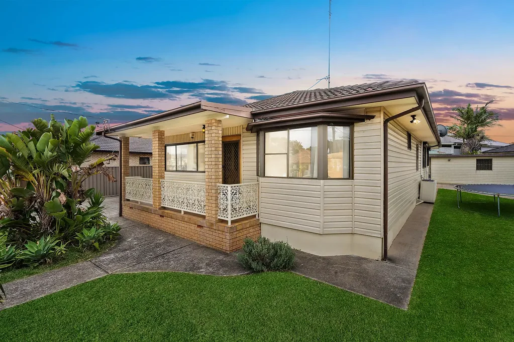 8 Kemblawarra Road, Warrawong, NSW 2502