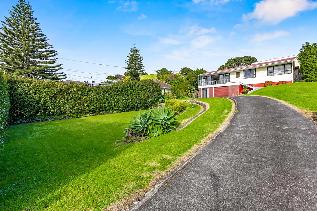 Mangere Bridge 4Kwarto Land, Location, Views - Here's Value!