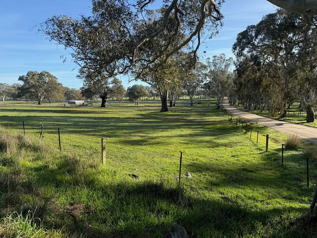 Mount Pleasant 10.42 Ha of country peace, tranquility and nature. Quality land. Mains water connected, 8km to Birdwood. Your country retreat awaits (STCC)