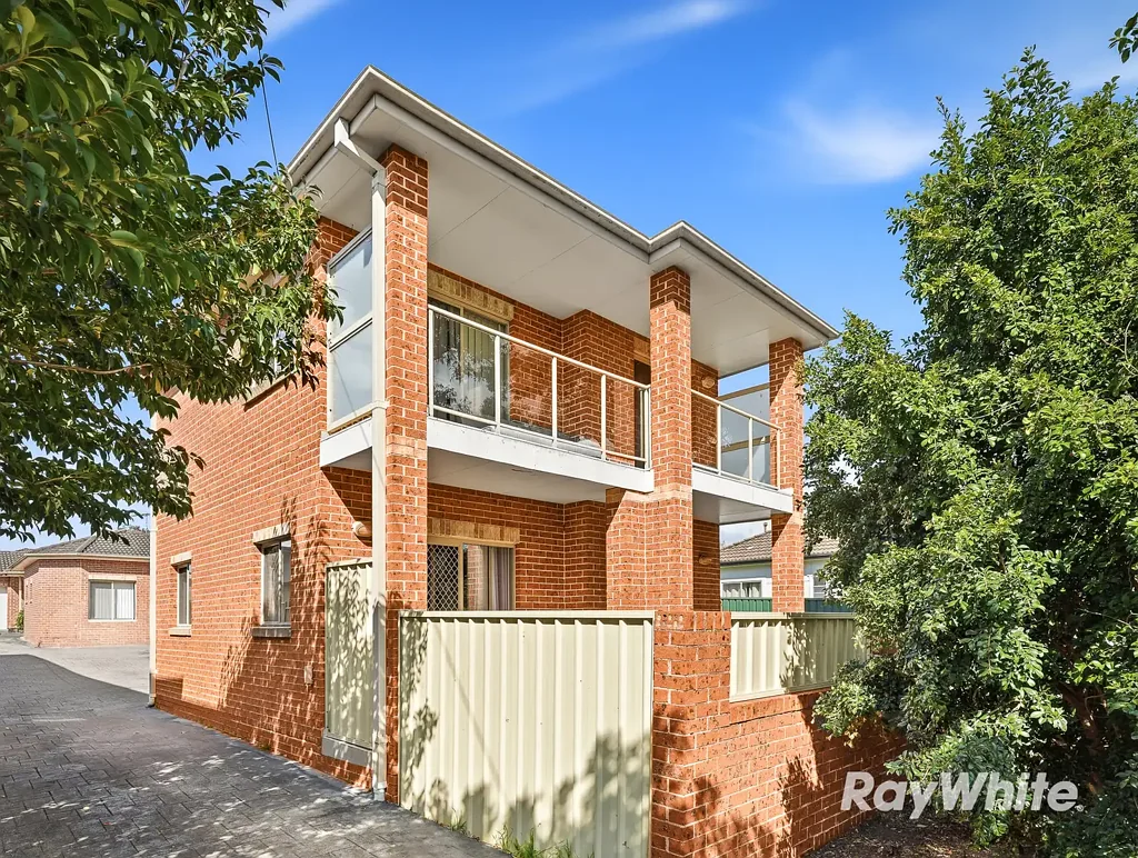 Merrylands 4房 黄金地段的卓越家庭生活，宽敞且时尚 Exceptional Family Living with Space & Style in a Prime Location