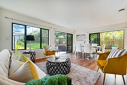 17a Atkinson Road, Titirangi