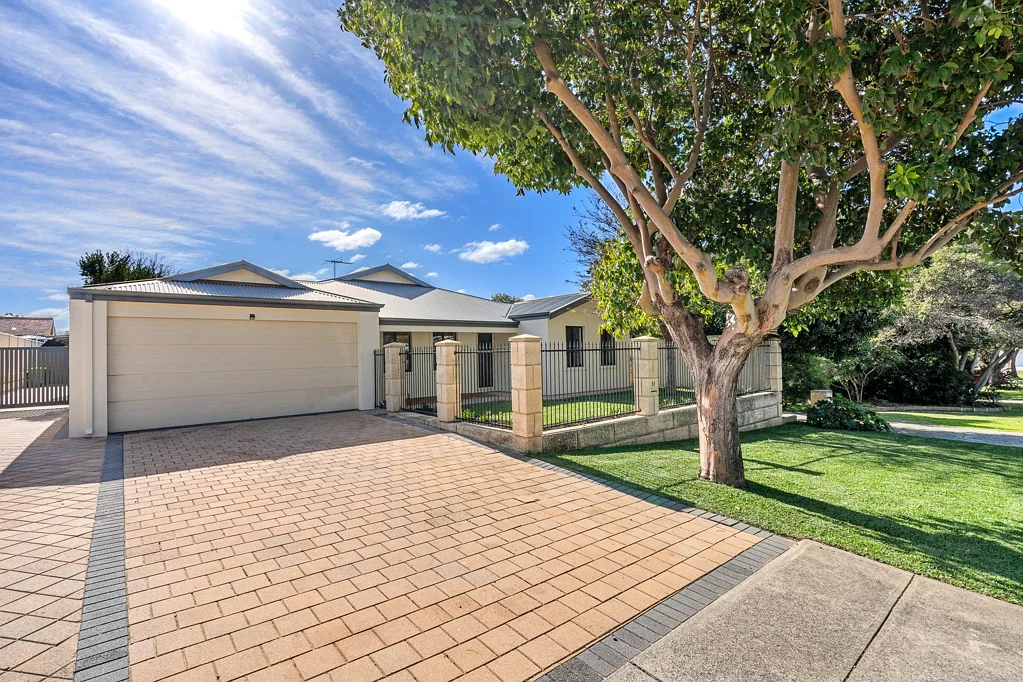 11 Young Street, Melville, WA 6156
