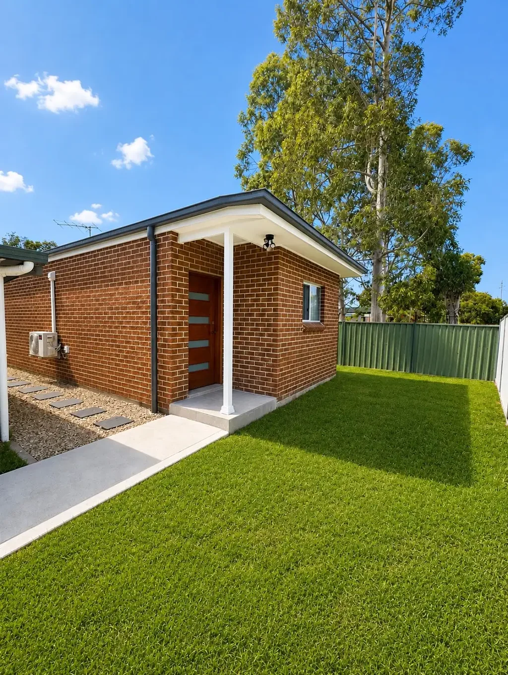 Modern 2 Bedroom Home with Private Street Access