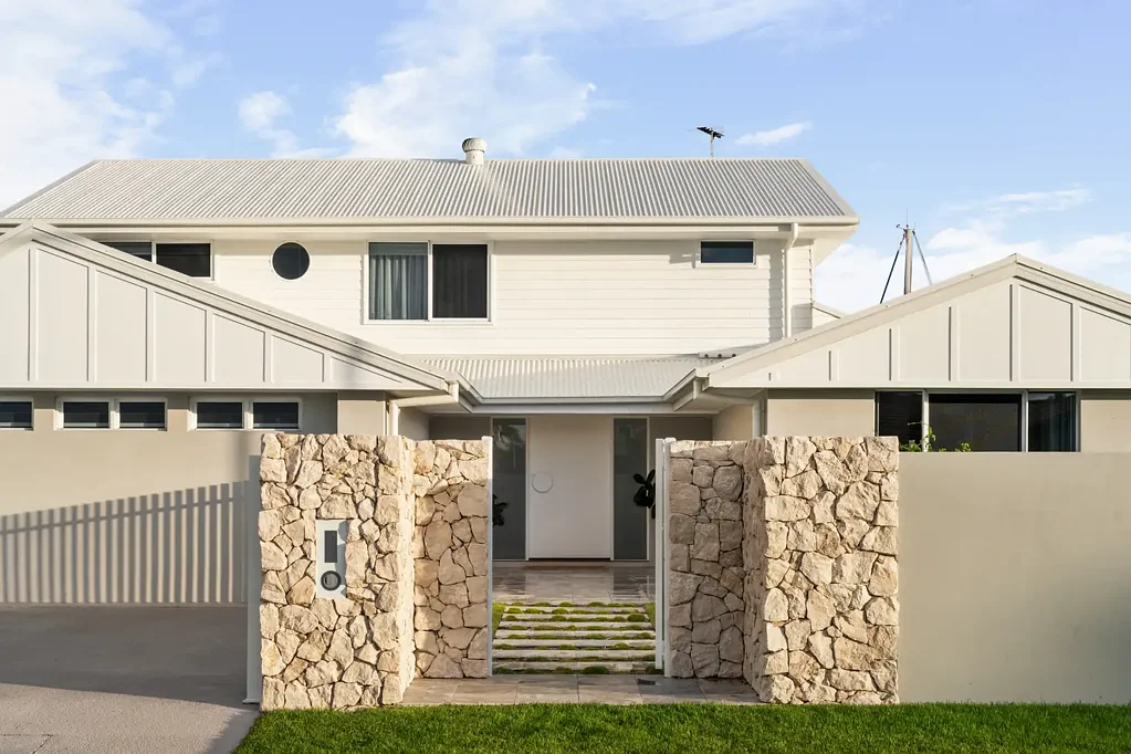 Newport 5침실 Bespoke Waterfront Luxury with High Mast Canal Access