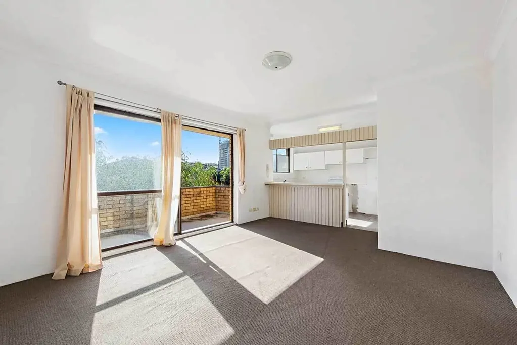 Sunny Two-Bedroom Apartment in Prime Location