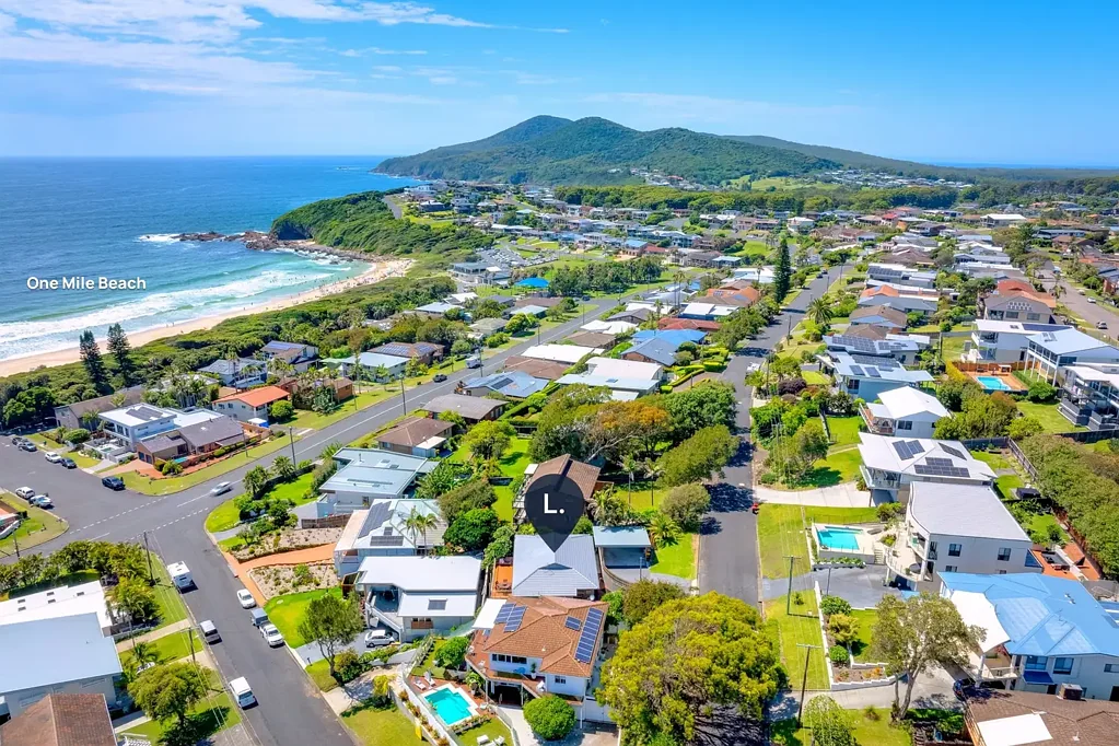 Forster 4ห้องนอน Coastal Charm at One Mile Beach