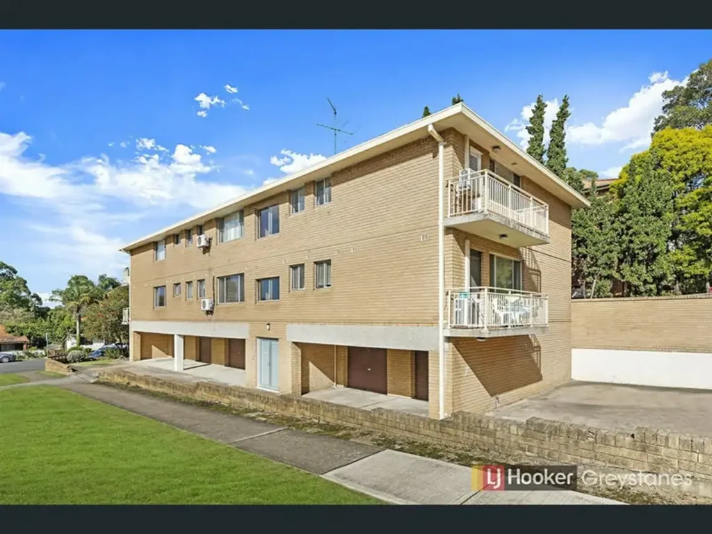 UPDATED TOP FLOOR UNIT