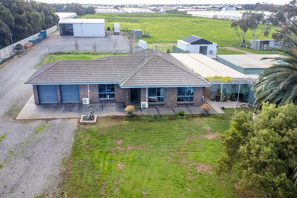 Buckland Park Spacious Rural Living on 4.401ha with Water License