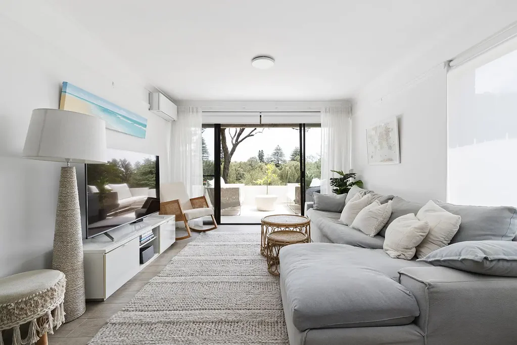 Beautifully renovated apartment in peaceful location with direct access to Lagoon and beach
