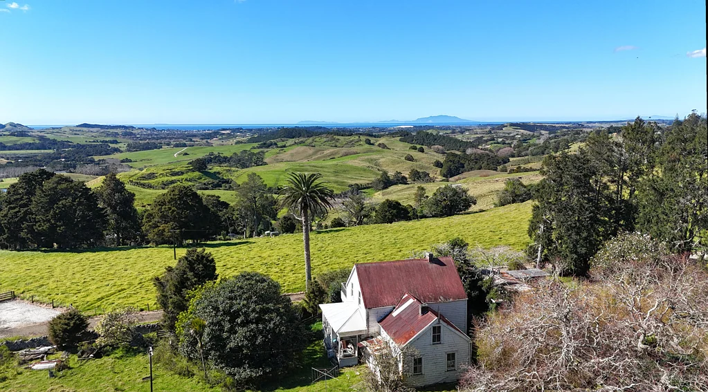 Mangawhai Historic Charm, Sea Views, Productive Land