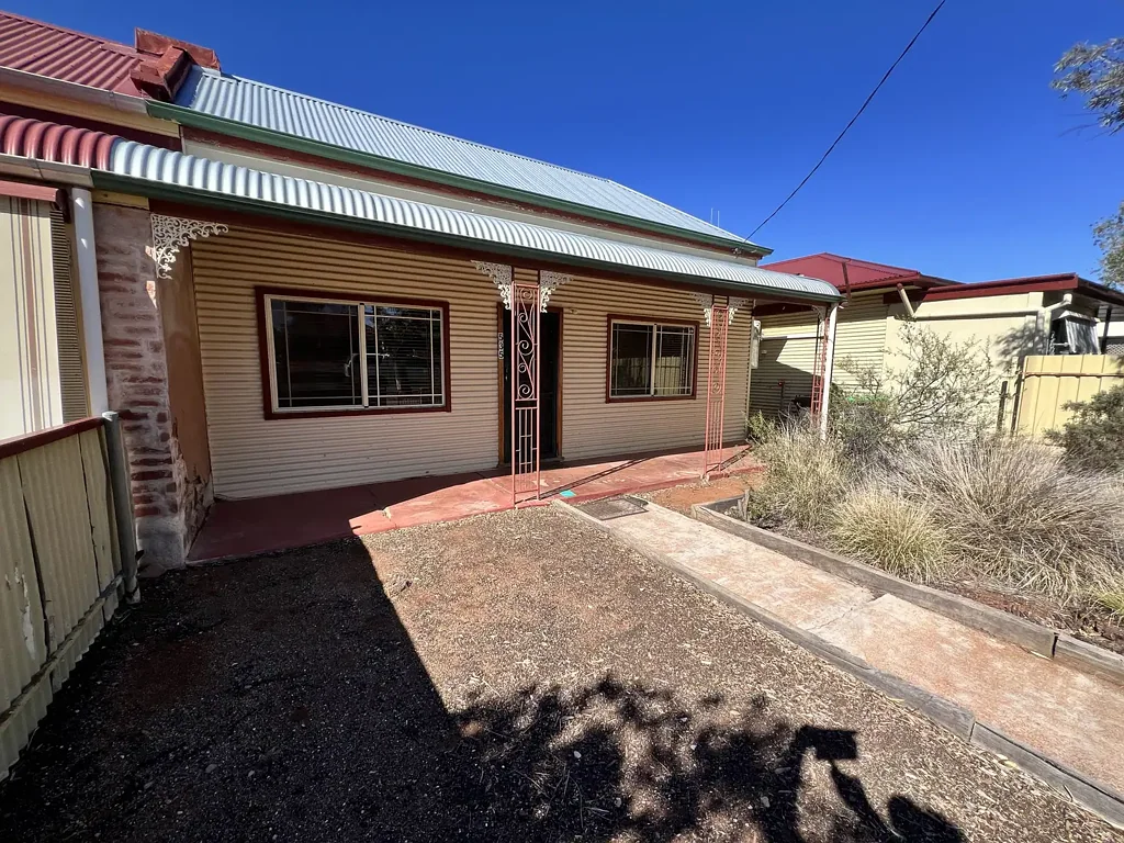 Broken Hill 3 Bedroom Move in and enjoy!