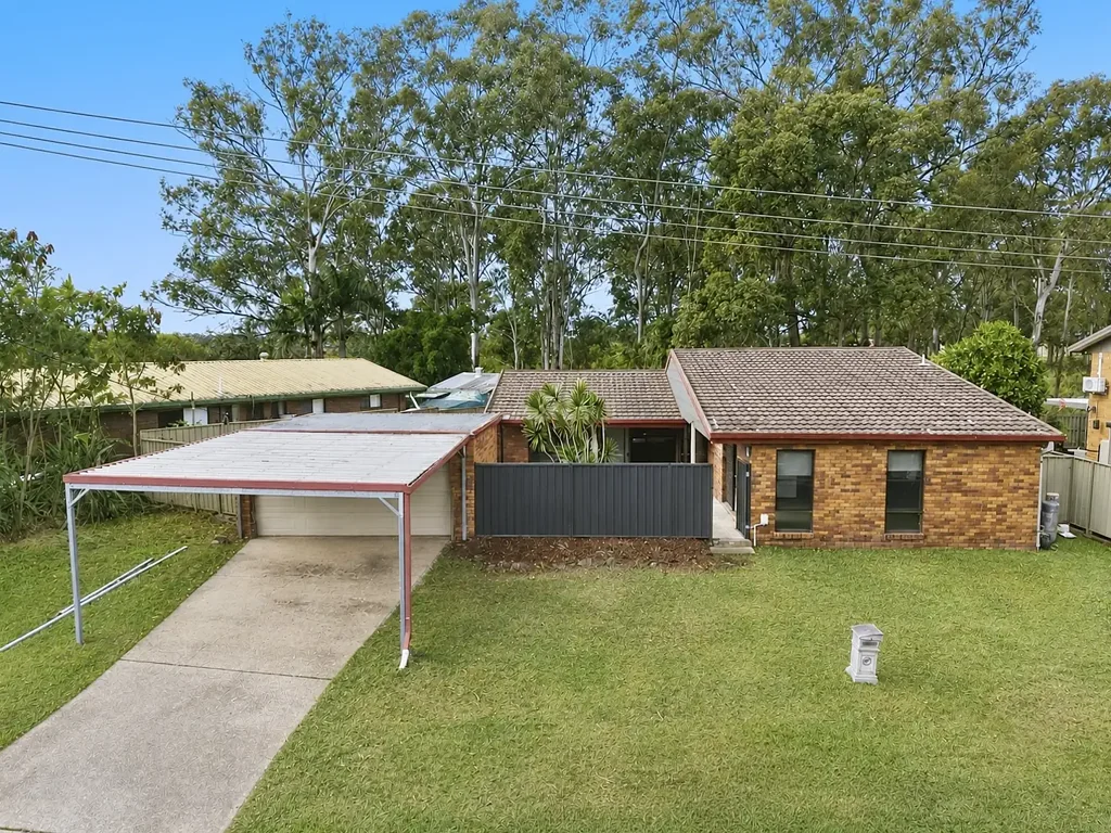 Petrie 3房 宽敞的家庭住宅，背靠公园绿地 Spacious Family Living Backing Onto Parkland
