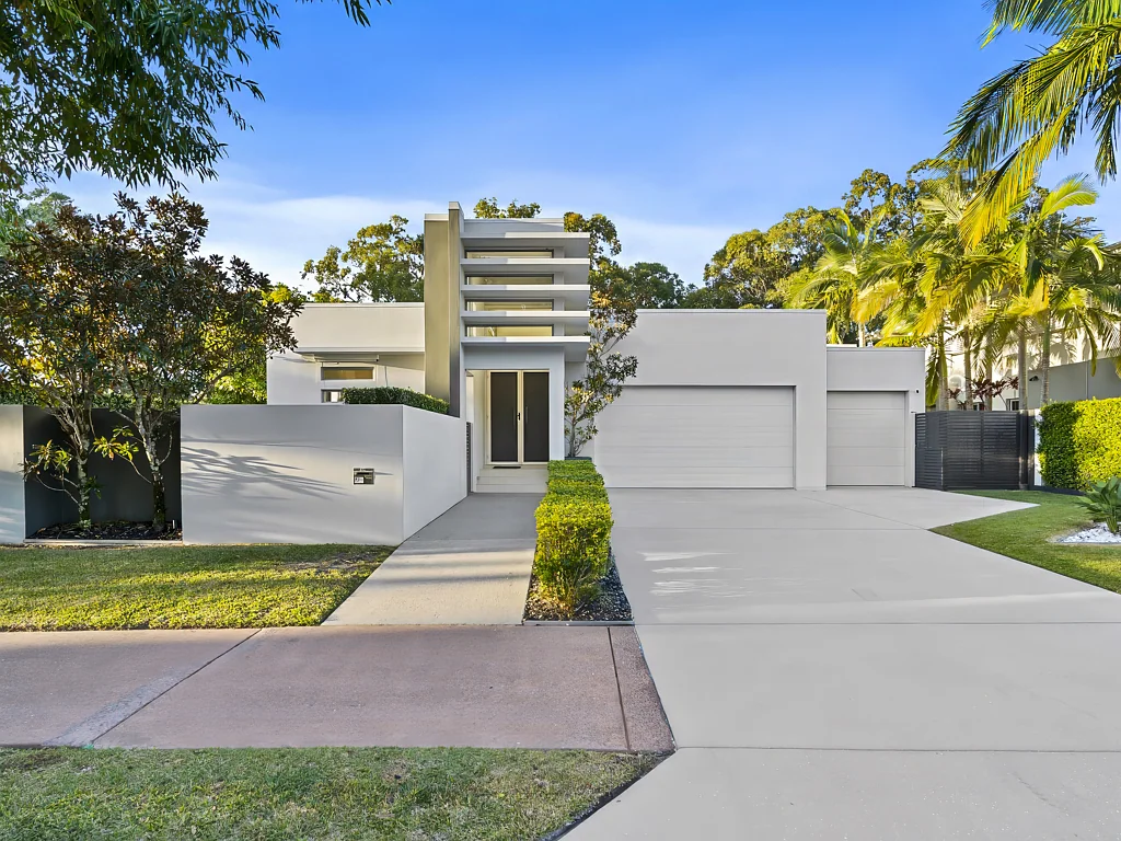 Peregian Springs 4房  North Facing - Large Flat 900m2 block. Be First.