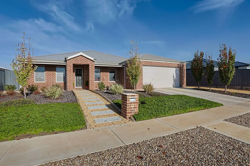 Mildura 4 Slaapkamer As New Home, Great Shed, Over 1/4 Acre in Town!