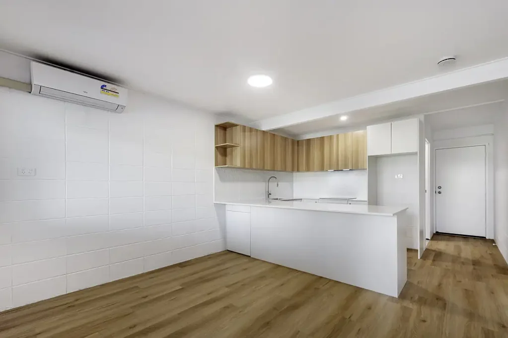 Fully Renovated Harbour Parade Unit