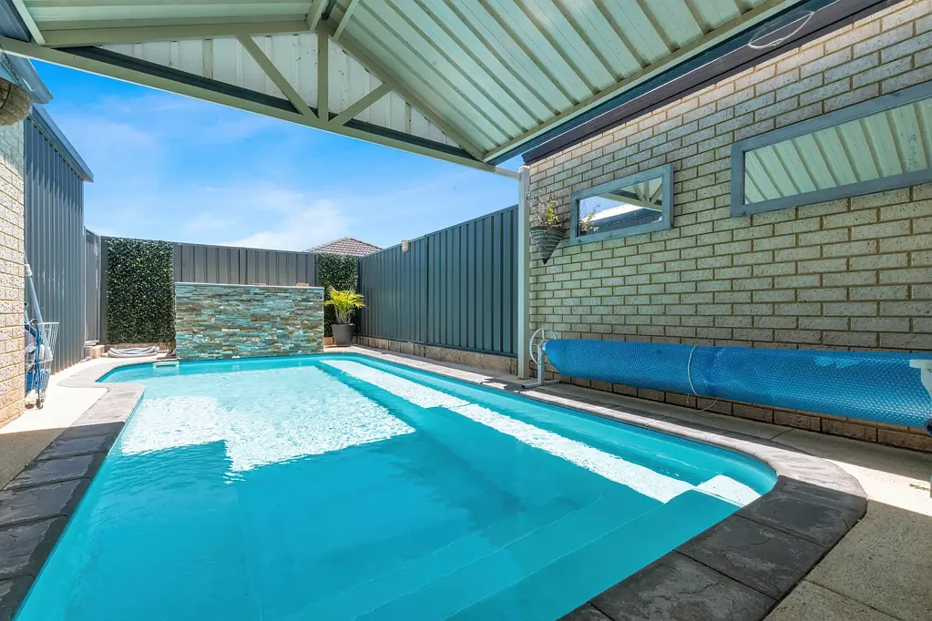 Baldivis 2બેડરૂમ UNIQUE LOW MAINTENANCE HOME PLUS POOL + 4 CAR GARAGE