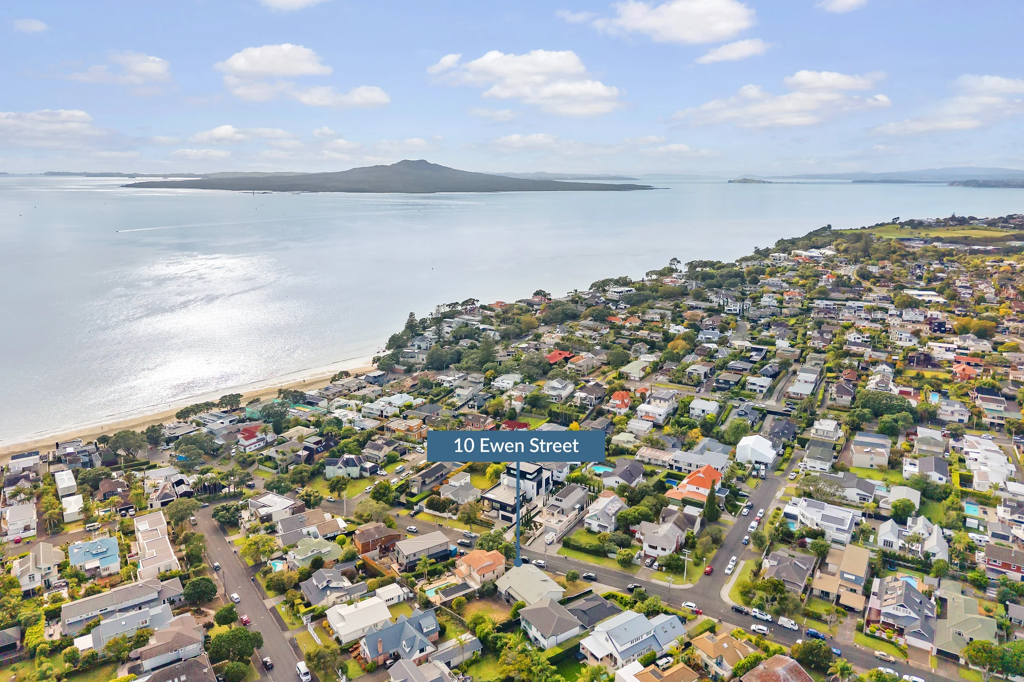 Takapuna 4कमरा SEAWARD SIDE OPPORTUNITY | RC & BC APPROVED