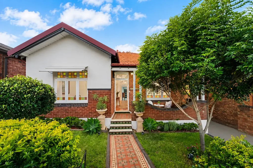 Five Dock 3Zimmer Timeless Family Living with Abundant Character and Charm