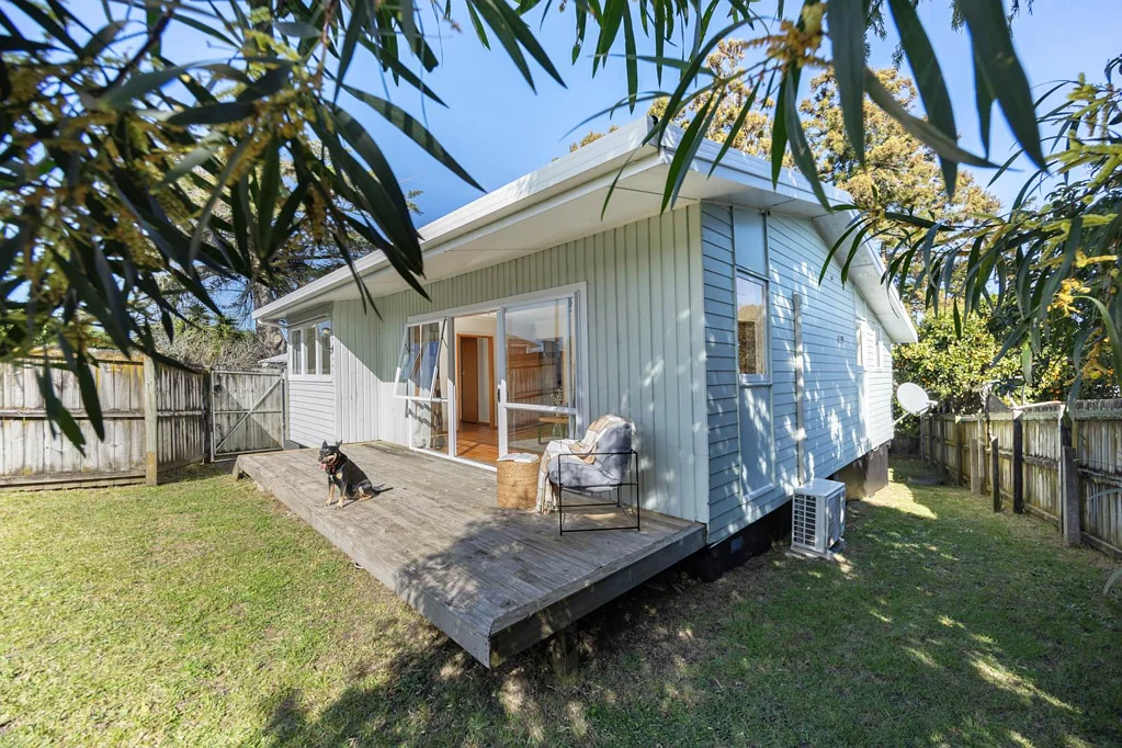 Henderson 2Moenga Charming Freehold Entry – 385m2