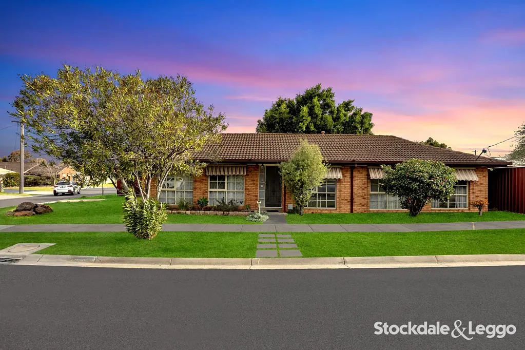 Hoppers Crossing 3 Bedroom Spacious Family Home on a Generous 623m² (Approx.) Allotment