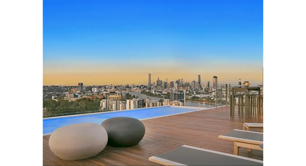 FURNISHED 2 BEDROOM APARTMENT IN THE HEART OF TOOWONG