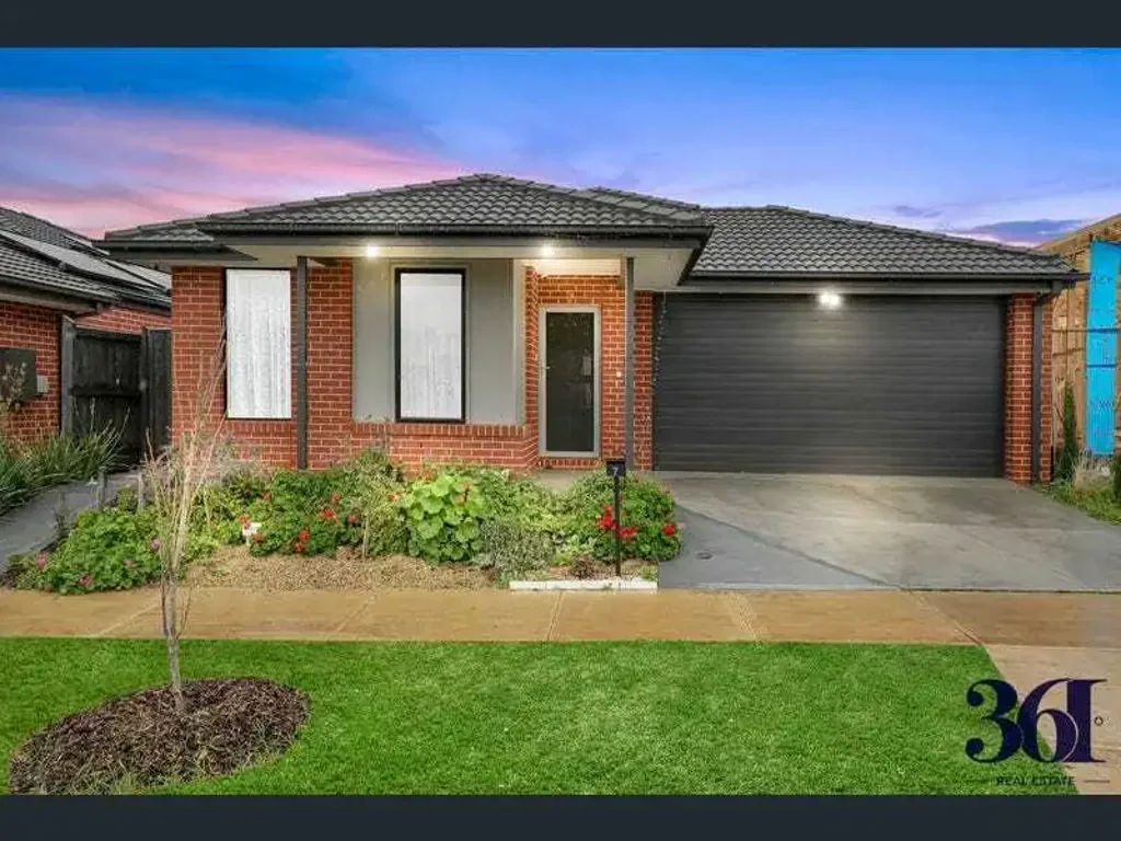 Well-Maintained Family Home in Tarneit with Solar Panels & Convenient Location