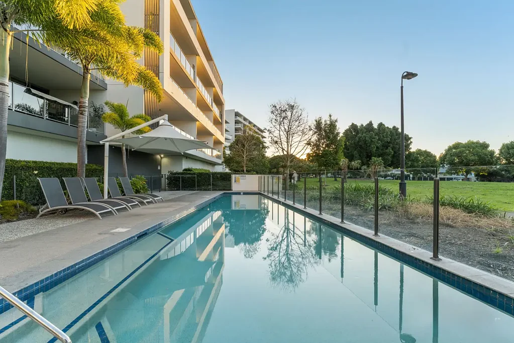 Biggera Waters 1 Slaapkamer Top Floor 1 Bed plus Study Apartment